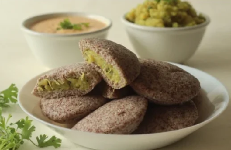 Soft and fluffy idli served with chutney and sambar, a healthy South Indian breakfast dish