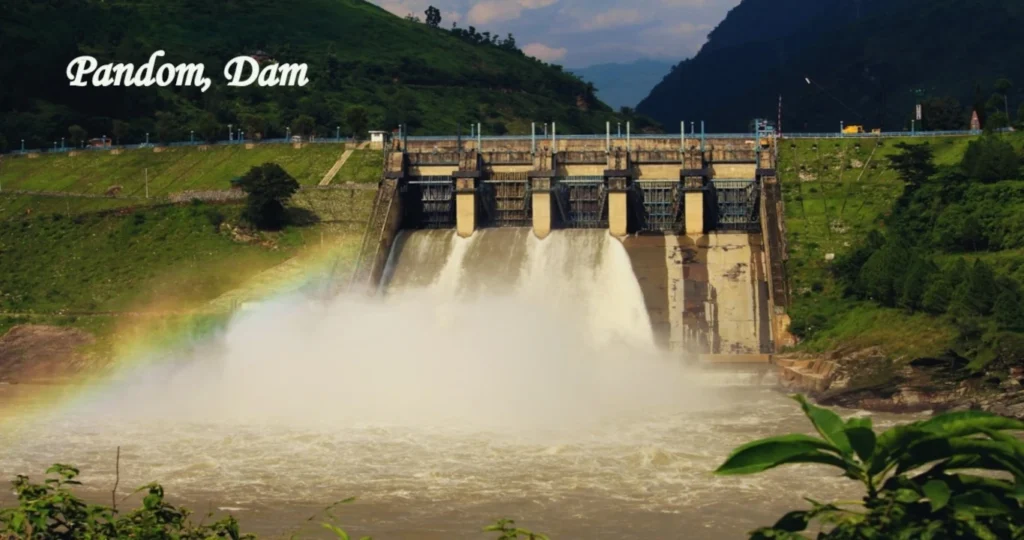 Pandoh Dam in Himachal Pradesh surrounded by green mountains and scenic Himalayan landscapes