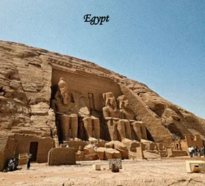 Egypt tourism featuring the iconic pyramids of Giza and Egypt’s ancient wonders